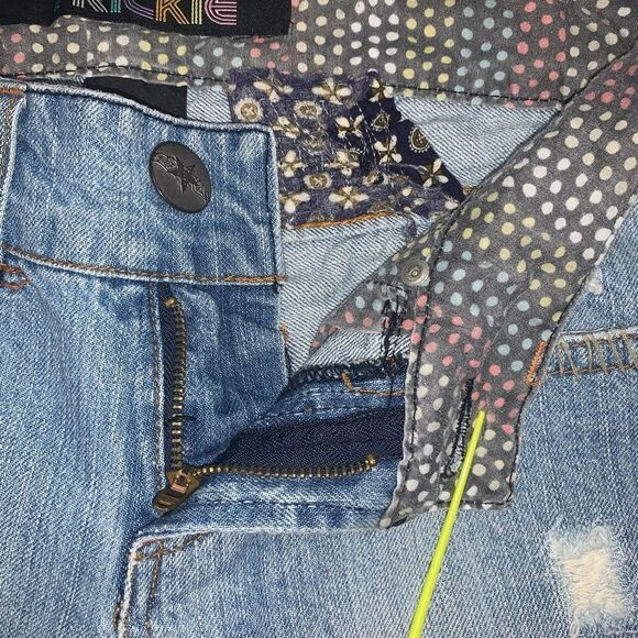 Something Trickie Womens‎ Size 0 Patchwork Denim Bermuda Shorts Blue Distressed - Picture 2 of 7